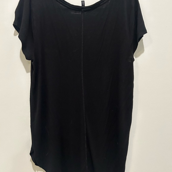 5 -Women’s Tees White, Black (2) , Navy, Blush. Size M/L. - Picture 4 of 14